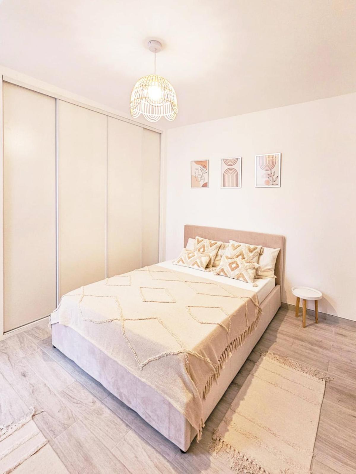 Апартаменты Bed & Breakfast - Entre Paris & Disneyland Руасси-ан-Бри Экстерьер фото